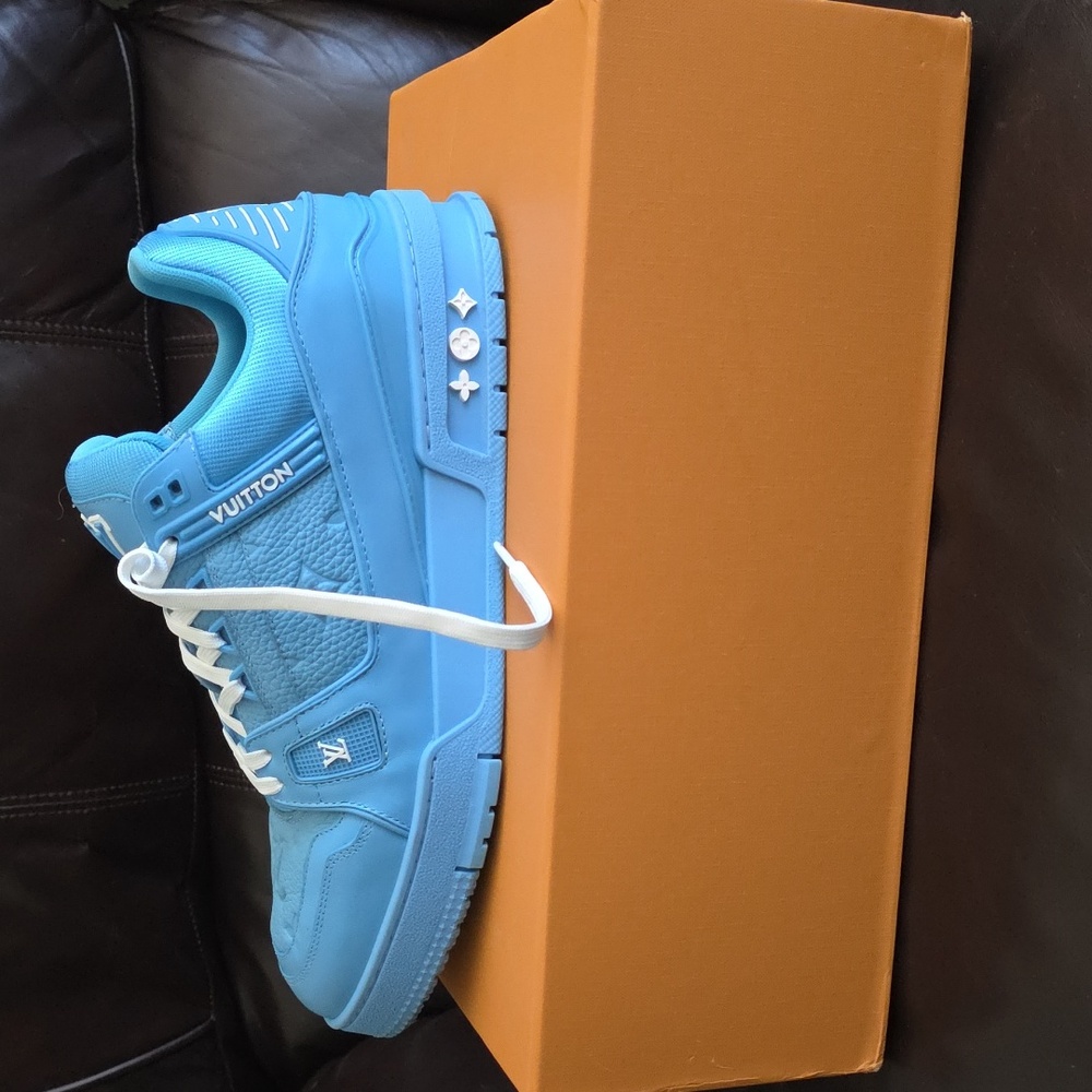 Louis Vuitton Light Blue Sneakers with White Accents - Picture 4 of 4